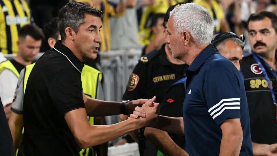 José Mourinho negocia retorno ao Benfica após saída de Bruno Lage